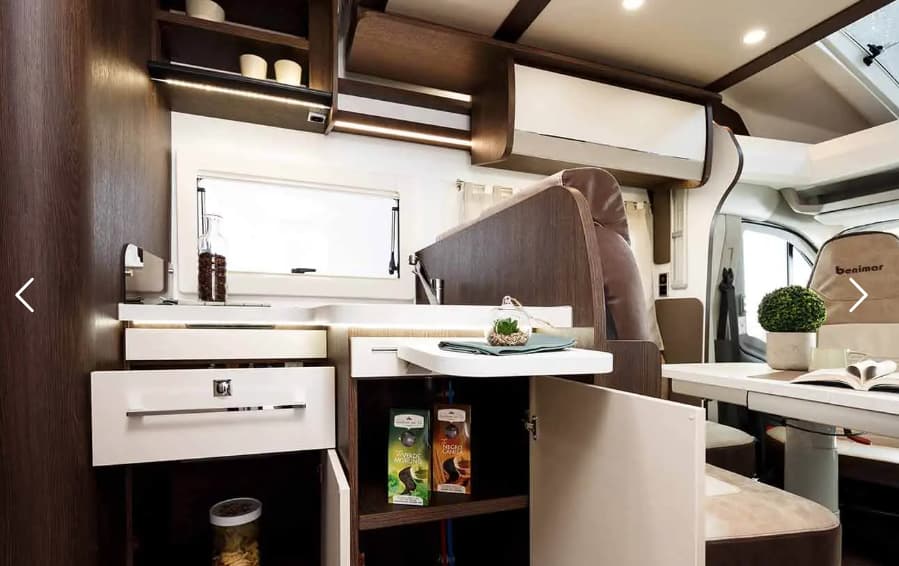 alquiler-autocaravanas-jaen-entrada-despensa