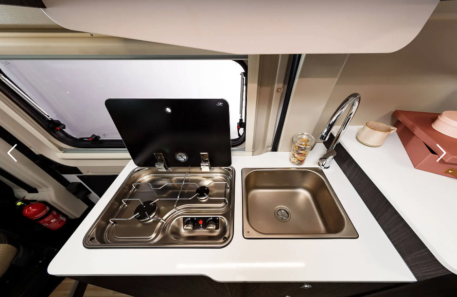 alquiler-autocaravanas-jaen-cocina-camper