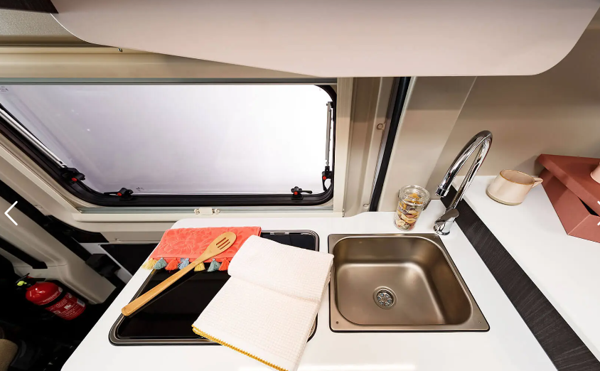 alquiler-autocaravanas-jaen-cocina-camper2